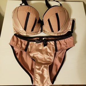 30DDD Parfait Lingerie Set